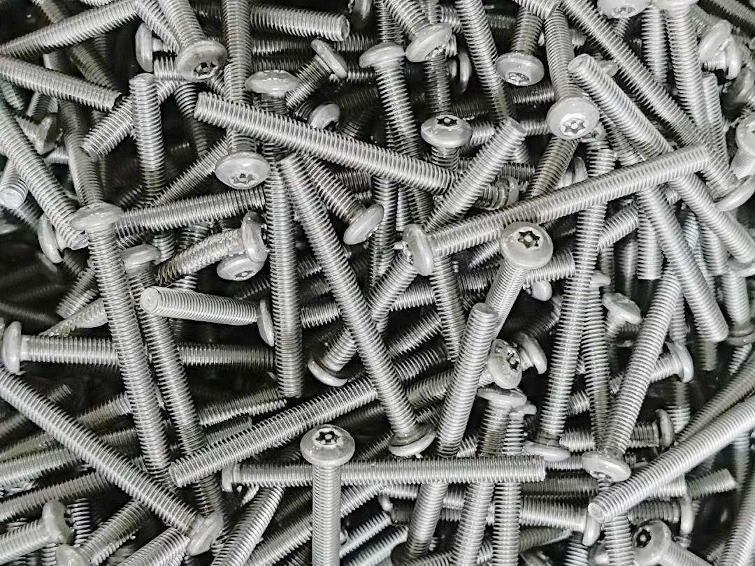Screw (4)